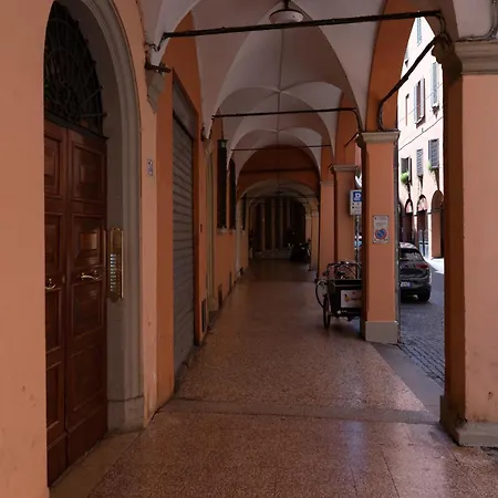Casa Cartoleria 34 * بولونيا